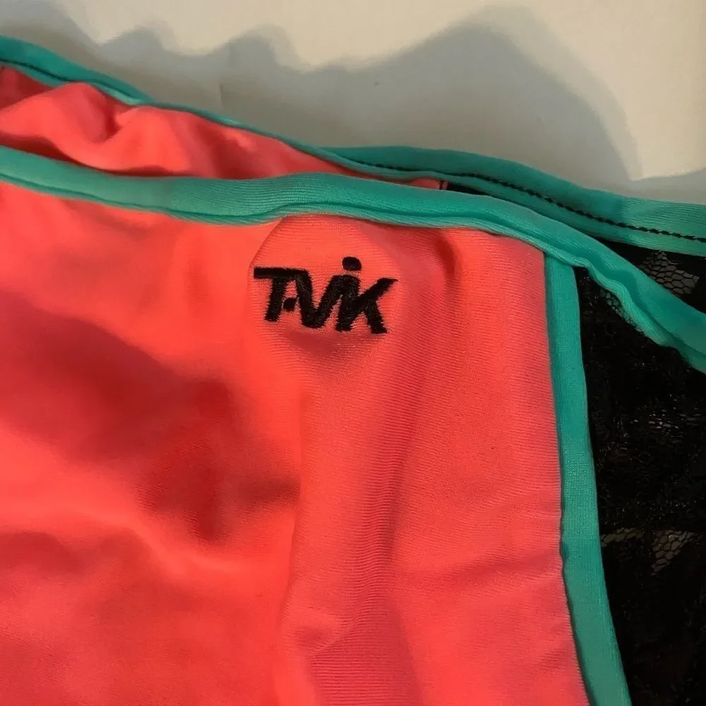 Tavik‎ Bikini Bottom